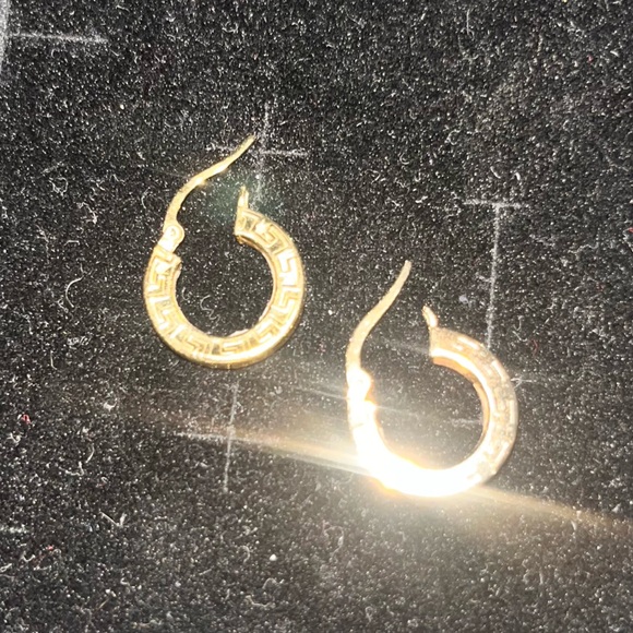 NWT 18k gold hoop snap closure earrings - Picture 13 of 17